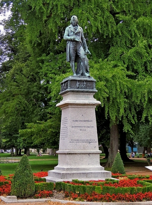 Statue de Claude Louis Berthollet à Annecy
